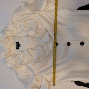 Elegant White Blouse with Ruffle Collar